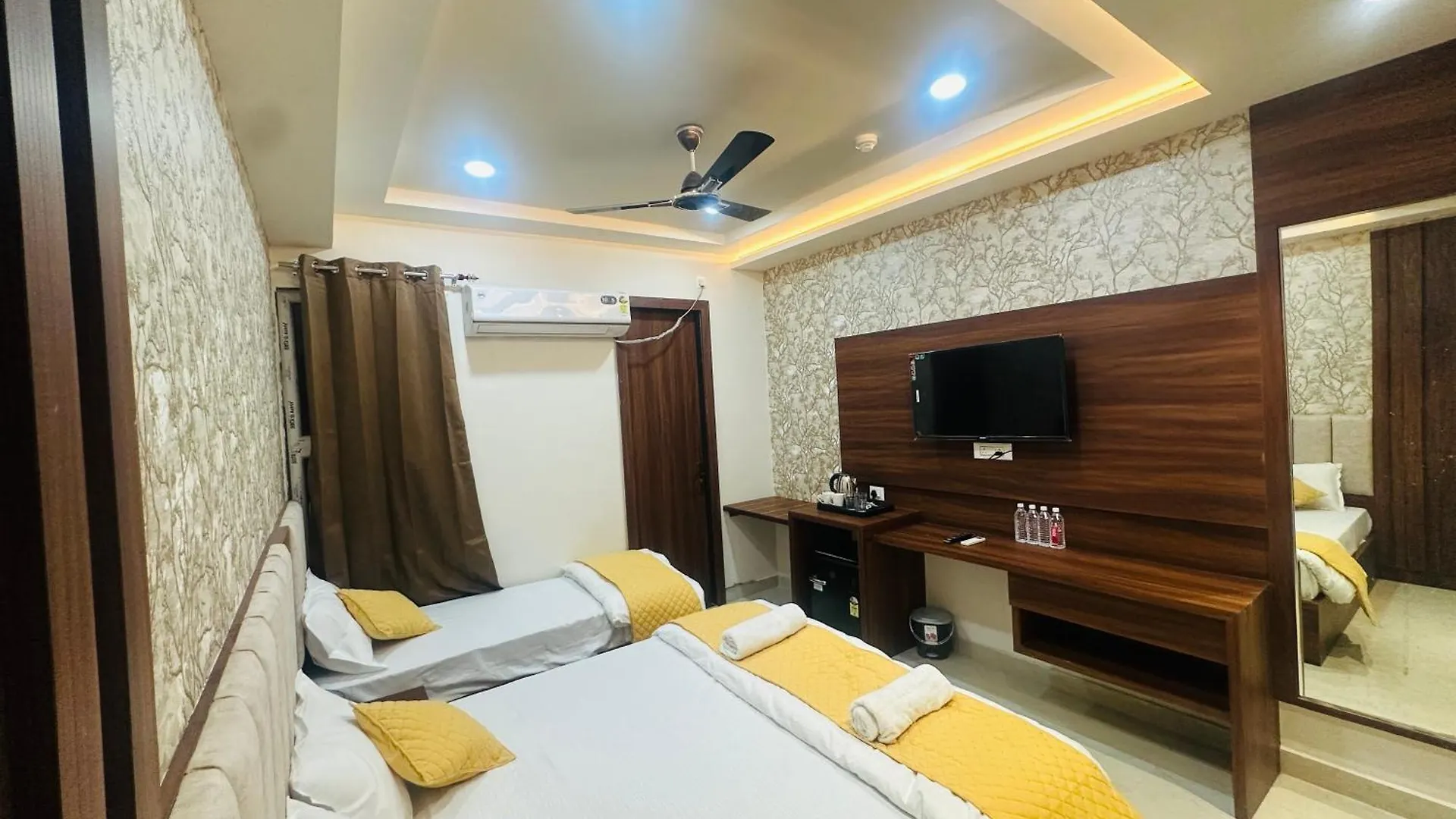 Hotel Deep Palace 바라나시