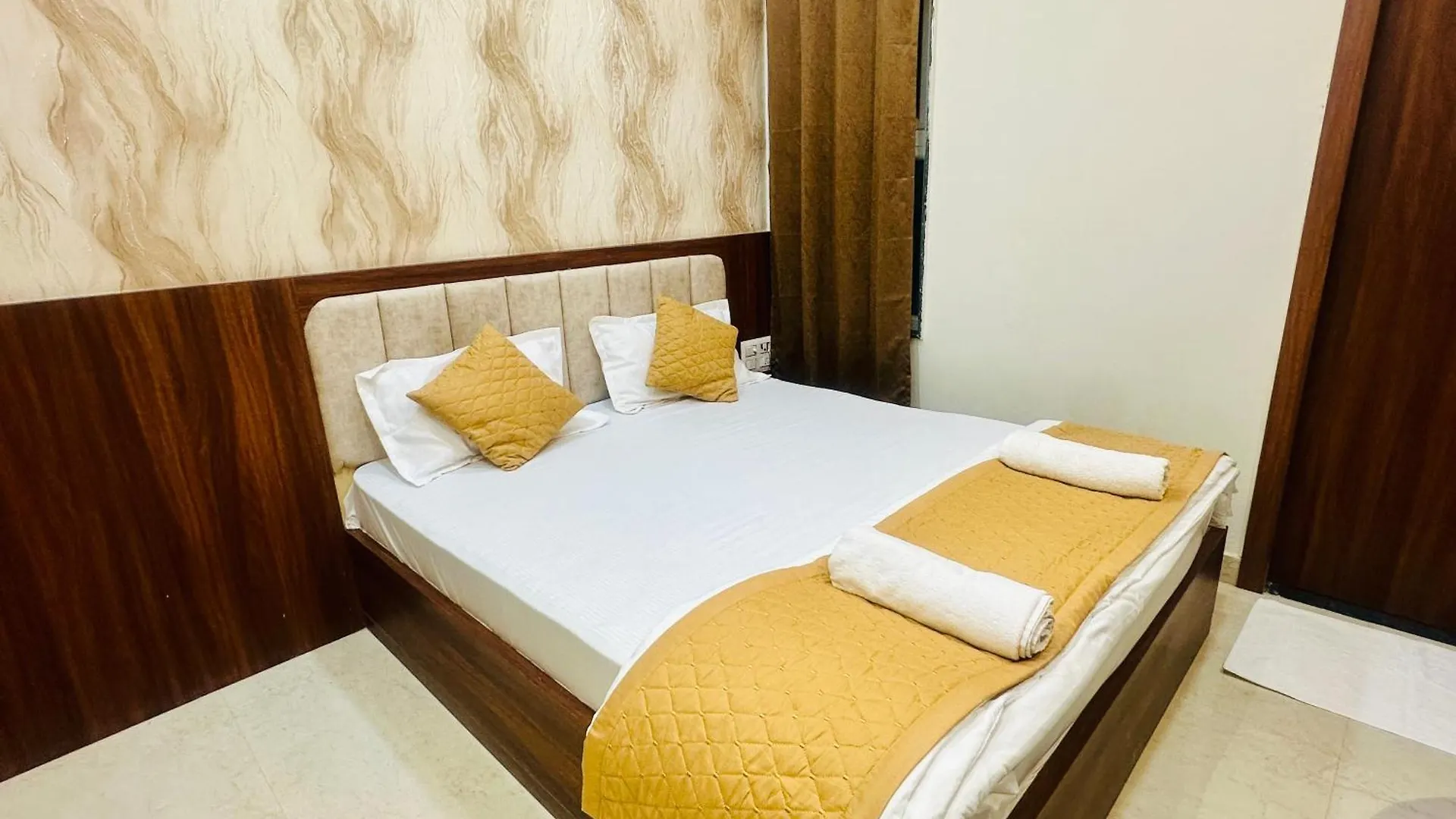 Hotel Deep Palace 바라나시