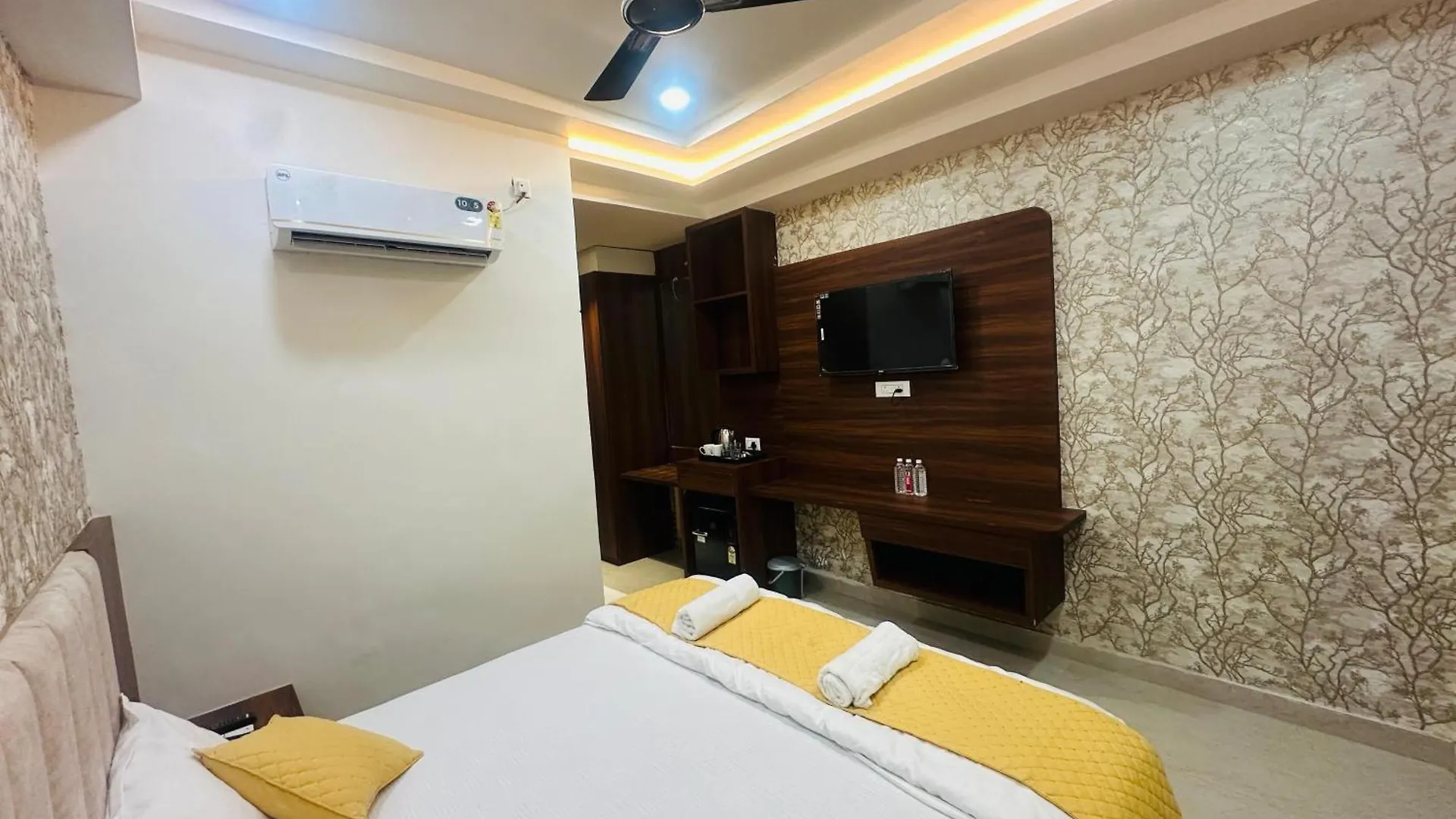 Hotel Deep Palace 바라나시