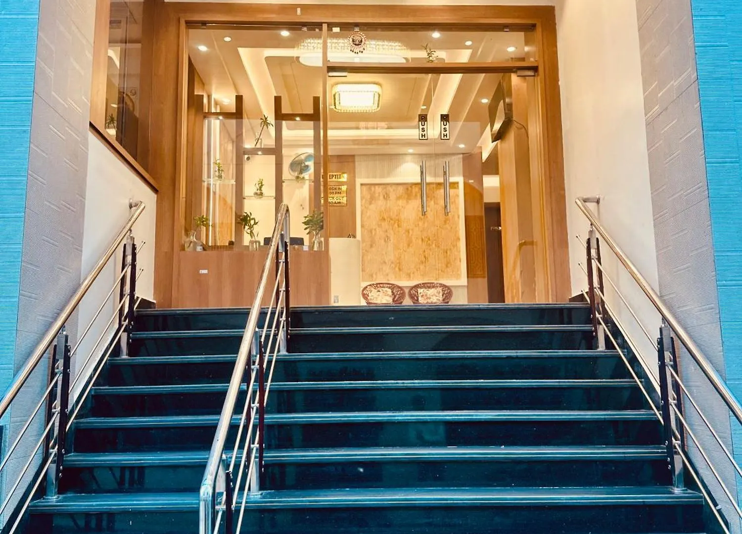 Hotel Deep Palace 바라나시 5*,  인도