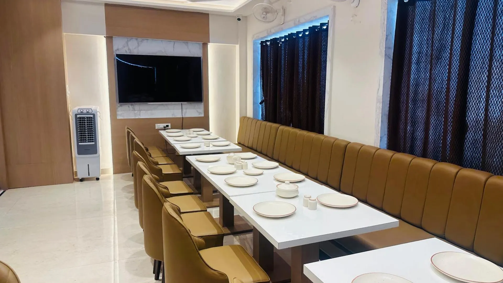 *****  Hotel Deep Palace Váránaszi India