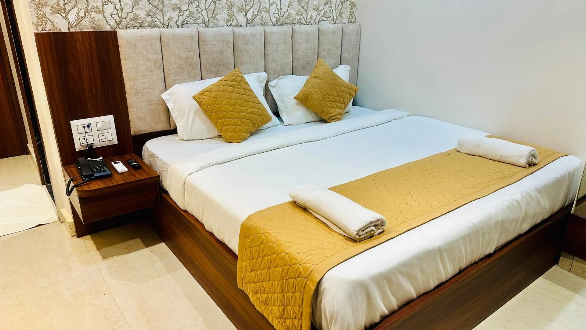 Hotel Deep Palace Váránaszi