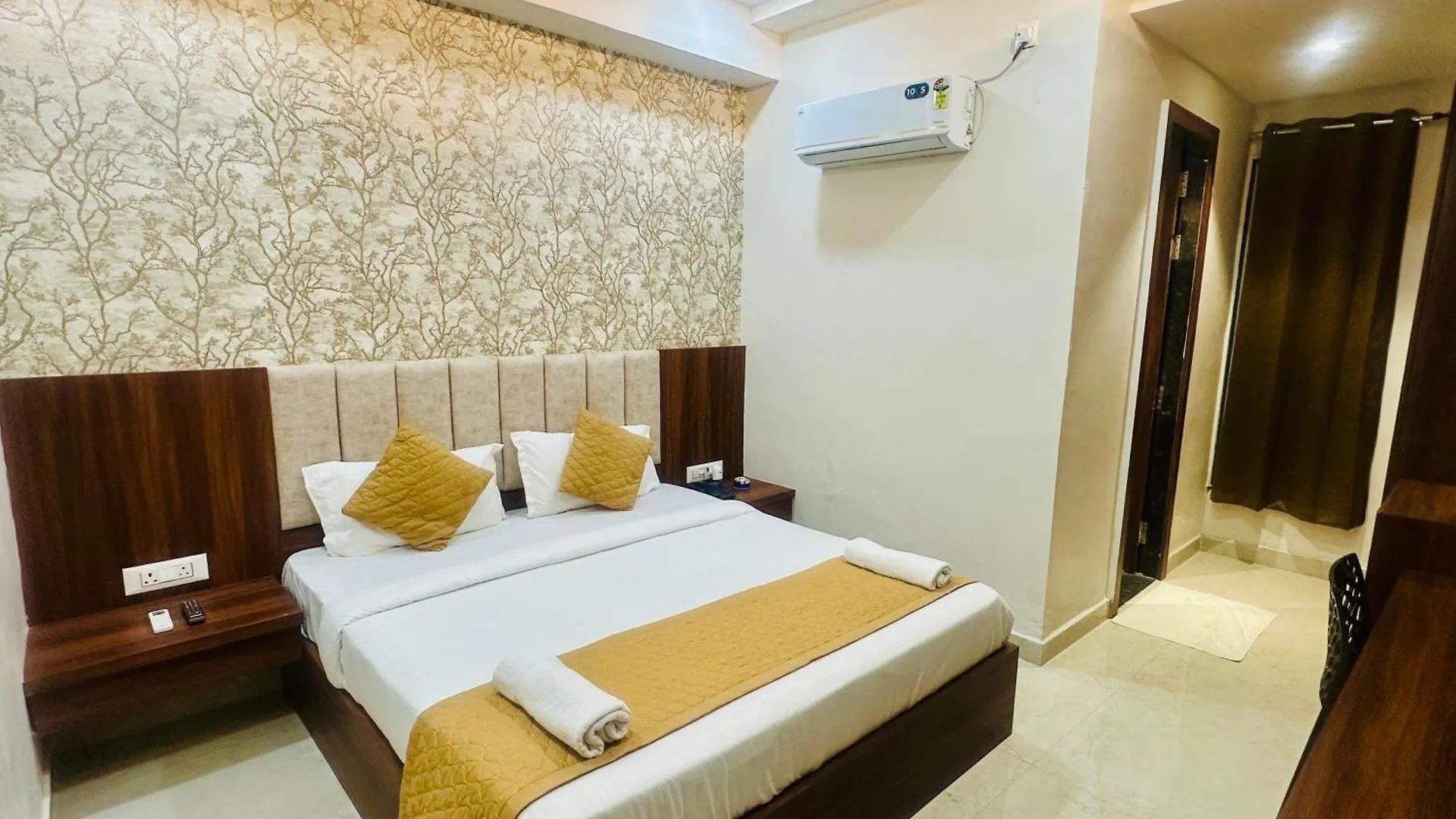 *****  Hotel Deep Palace Váránaszi India