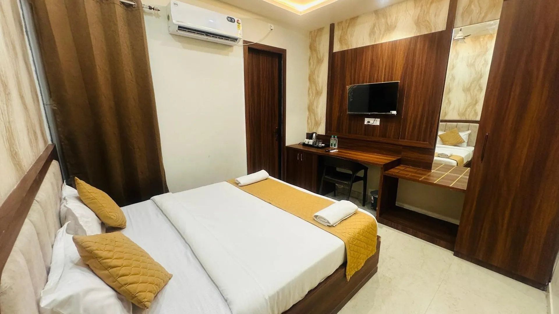 Hotel Deep Palace Váránaszi