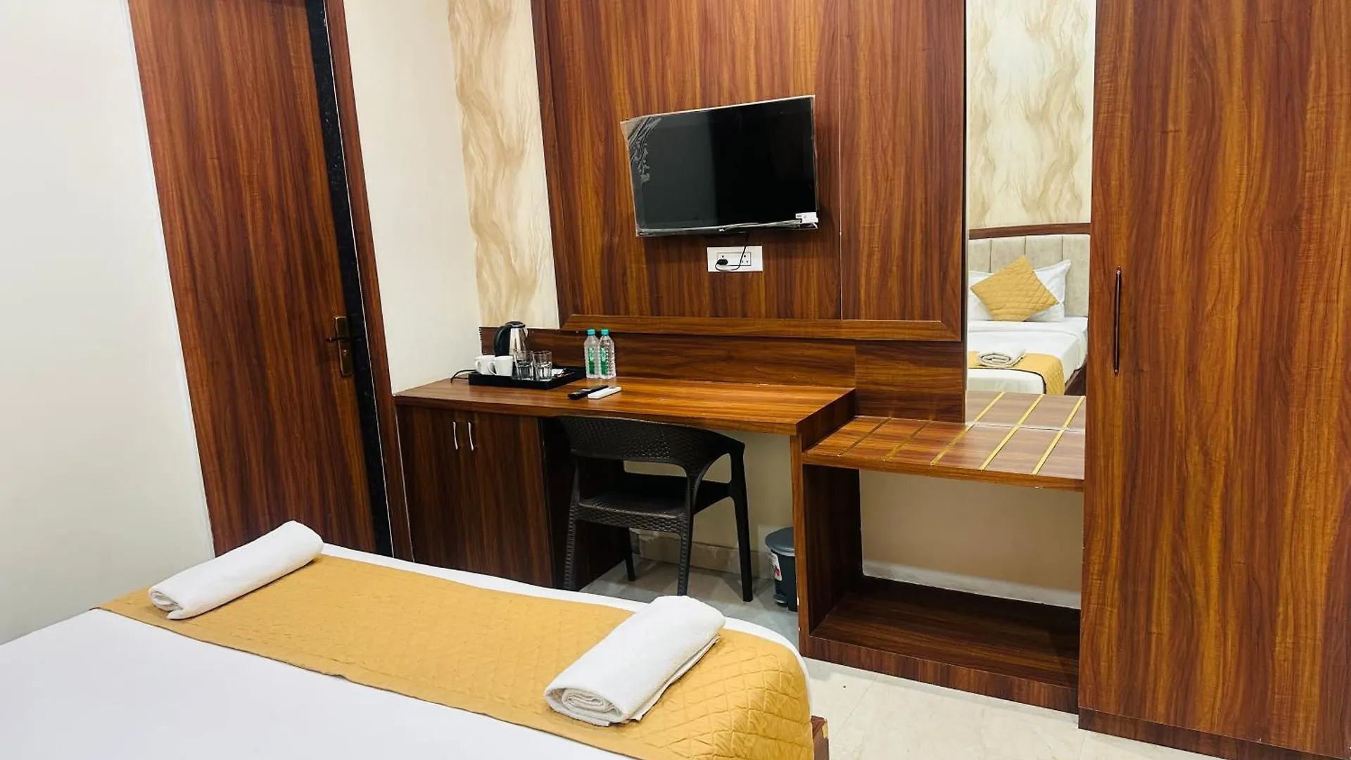 *****  Hotel Deep Palace Váránaszi India