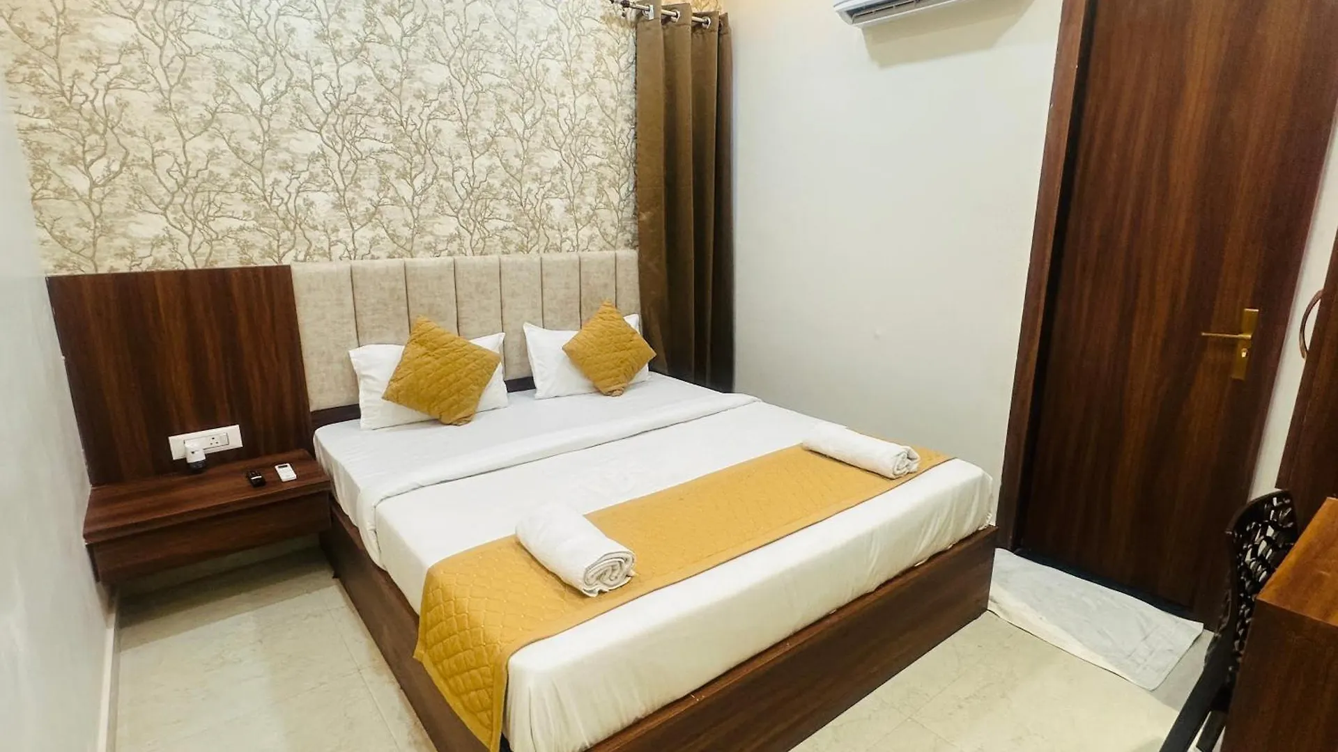 Hotel Deep Palace Váránaszi