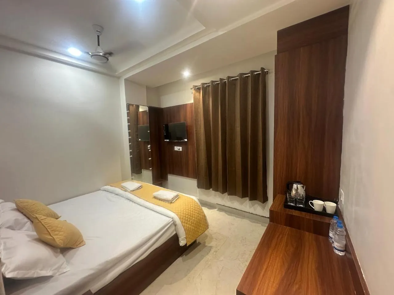 Hotel Deep Palace Varanasi 5*,  India