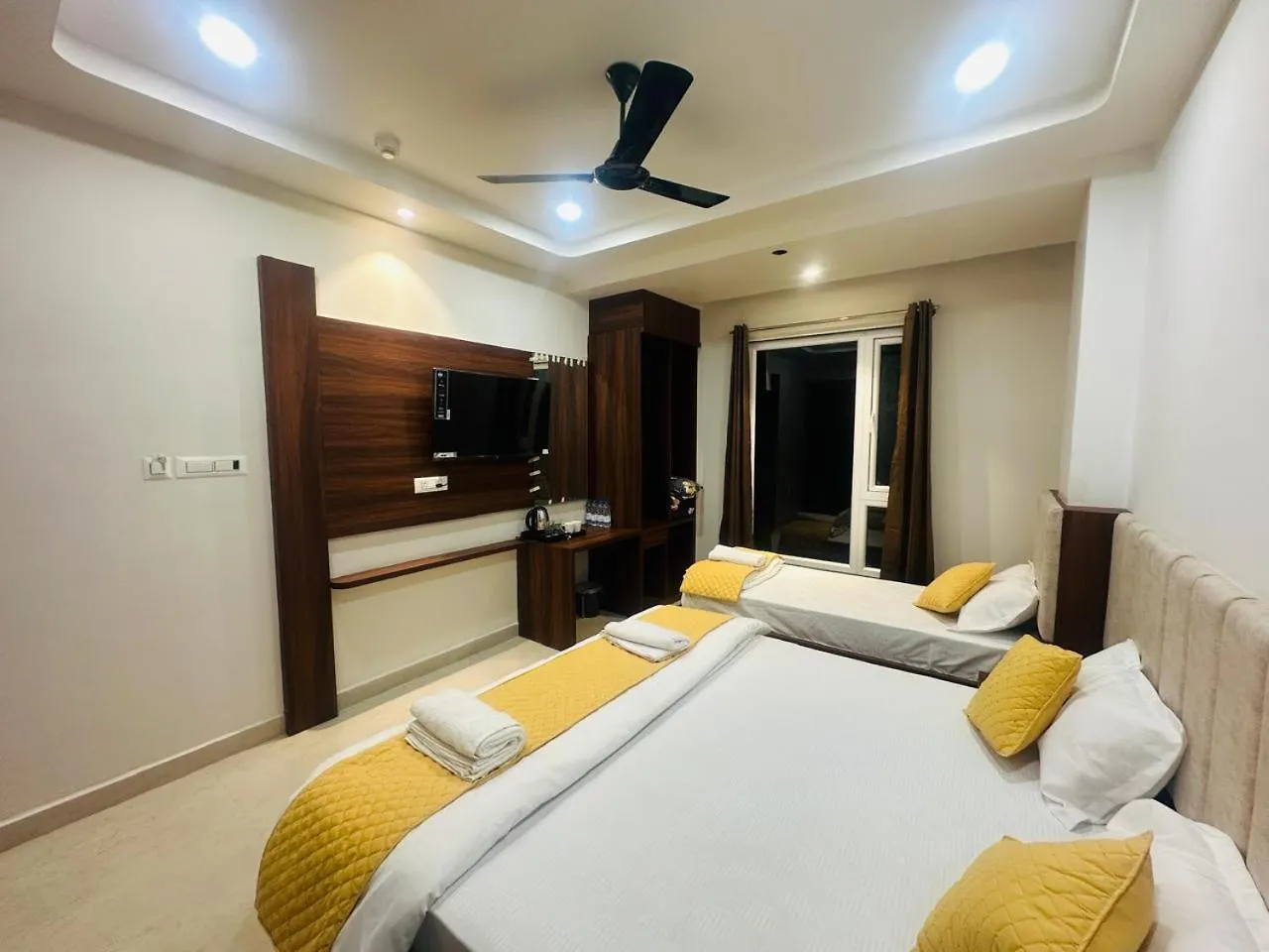 Hotel Deep Palace Varanasi