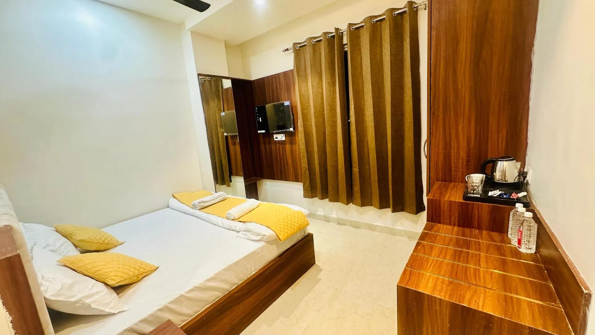 Hotel Deep Palace Varanasi 5*,  India