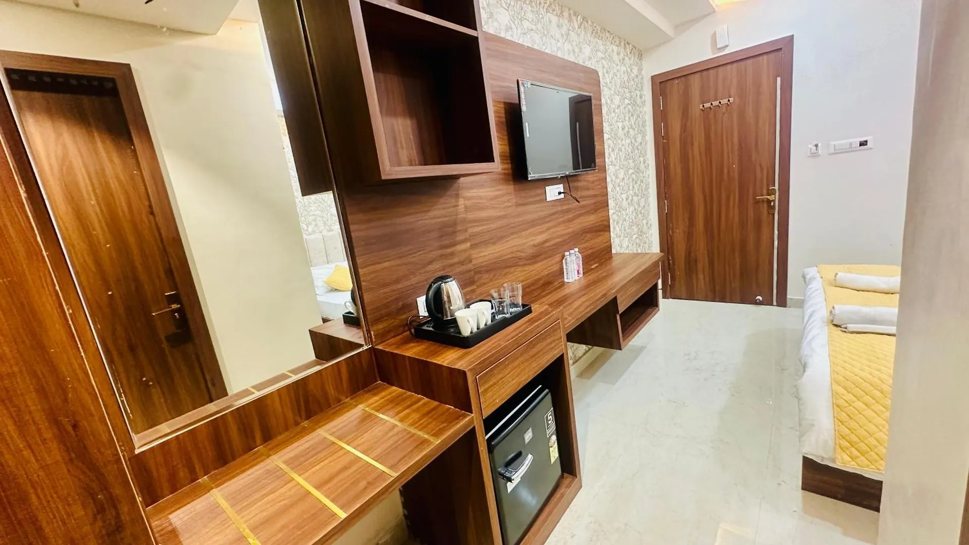 *****  Hotel Deep Palace Benares India