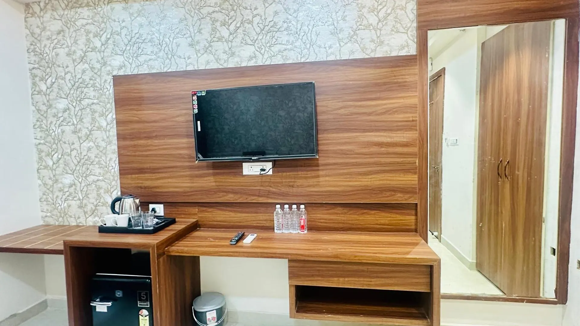 Hotel Deep Palace Varanasi 5*,  India