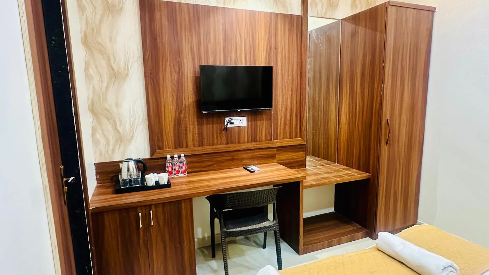 Hotel Deep Palace Varanasi