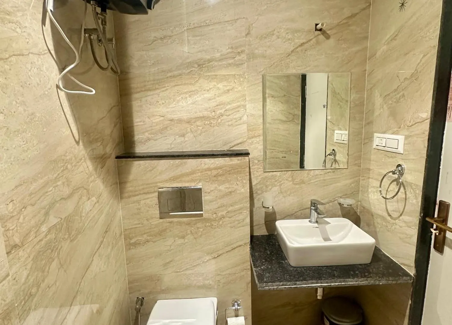 Hotel Deep Palace Varanasi 5*,