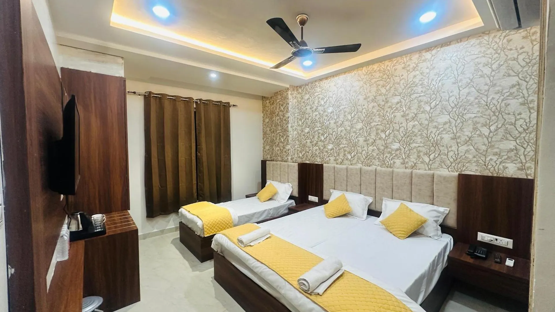 Hotel Deep Palace Varanasi