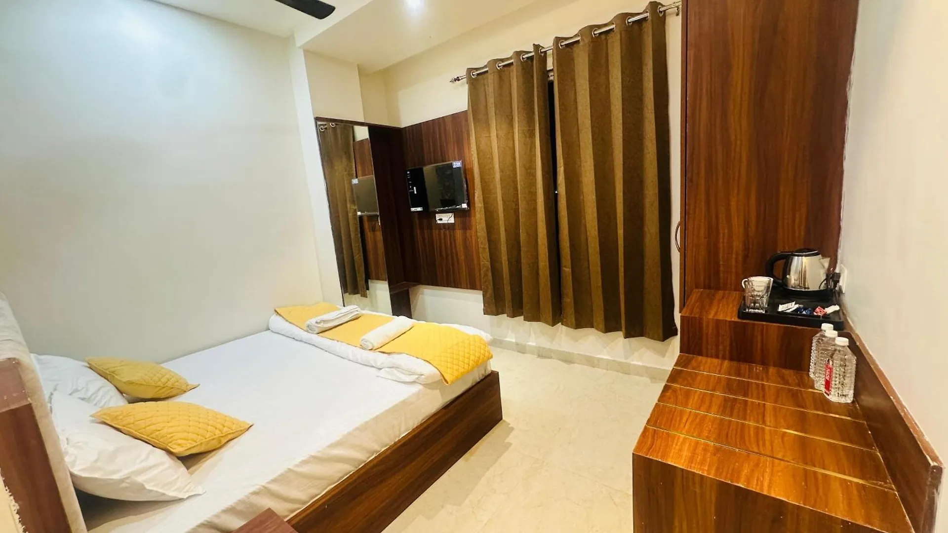 Hotel Deep Palace Varanasi India