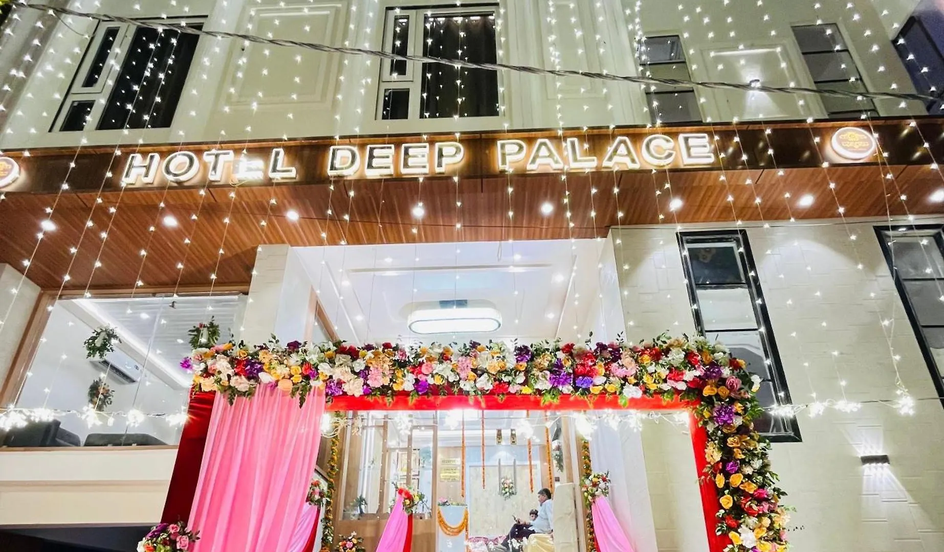 *****  Hotel Deep Palace Benares India