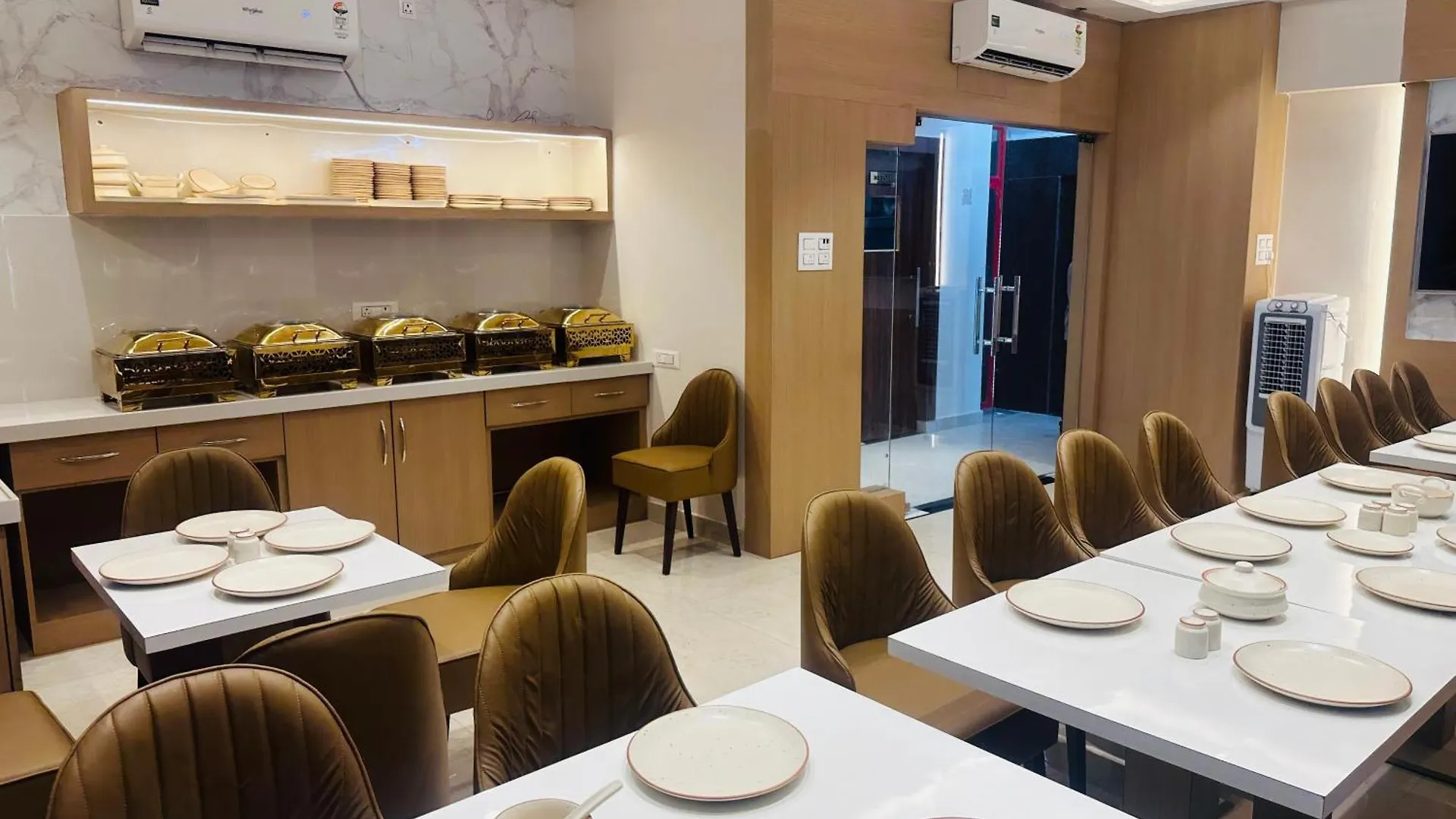 Hotel Deep Palace Varanasi