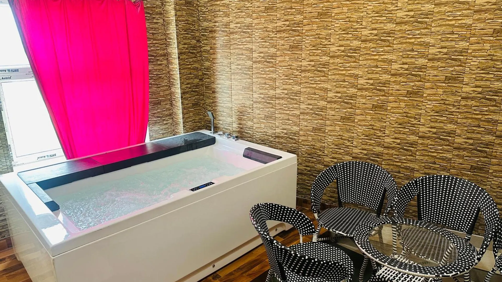 Hotel Deep Palace Varanasi