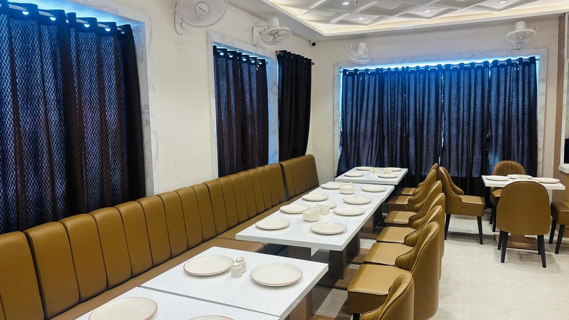 Hotel Deep Palace Varanasi India
