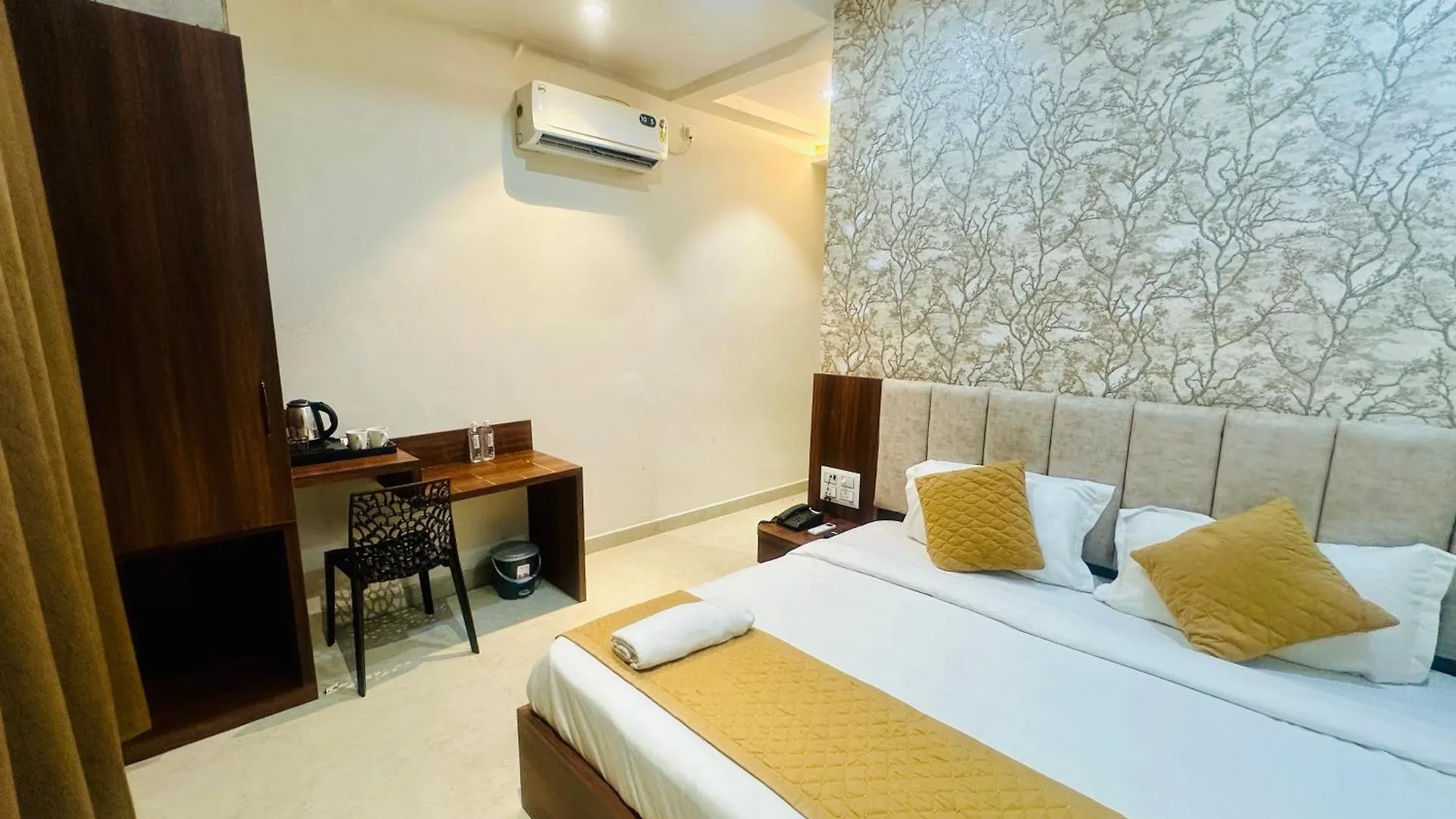 Hotel Deep Palace Benares