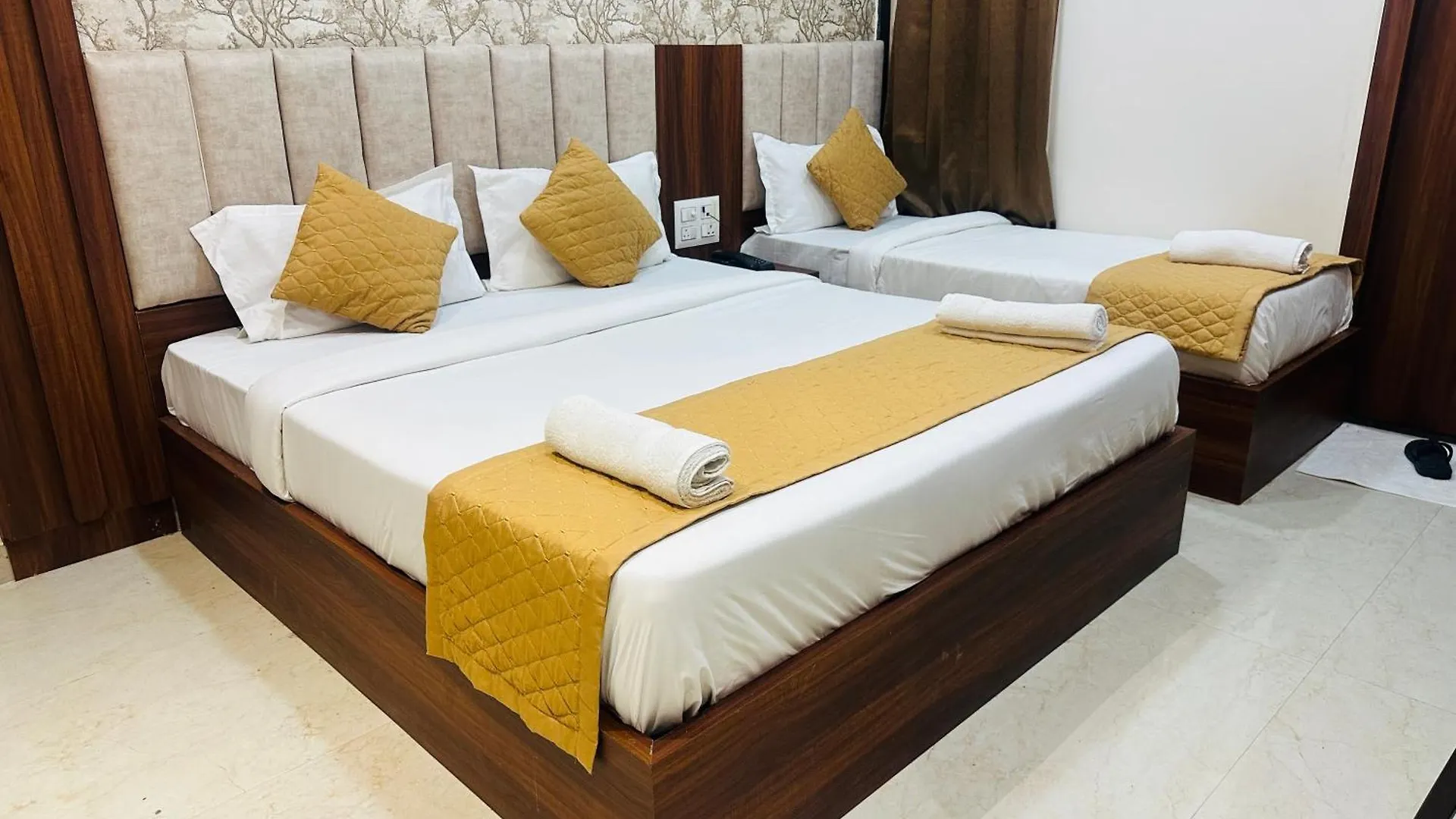 Hotel Deep Palace Benares India