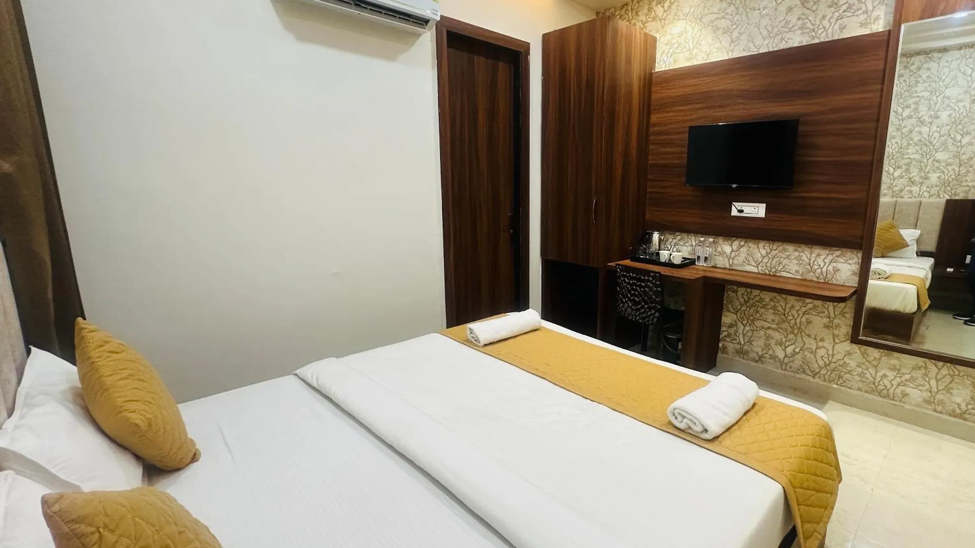 Hotel Deep Palace Benares 5*,